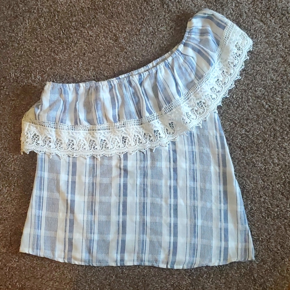 One shoulder top